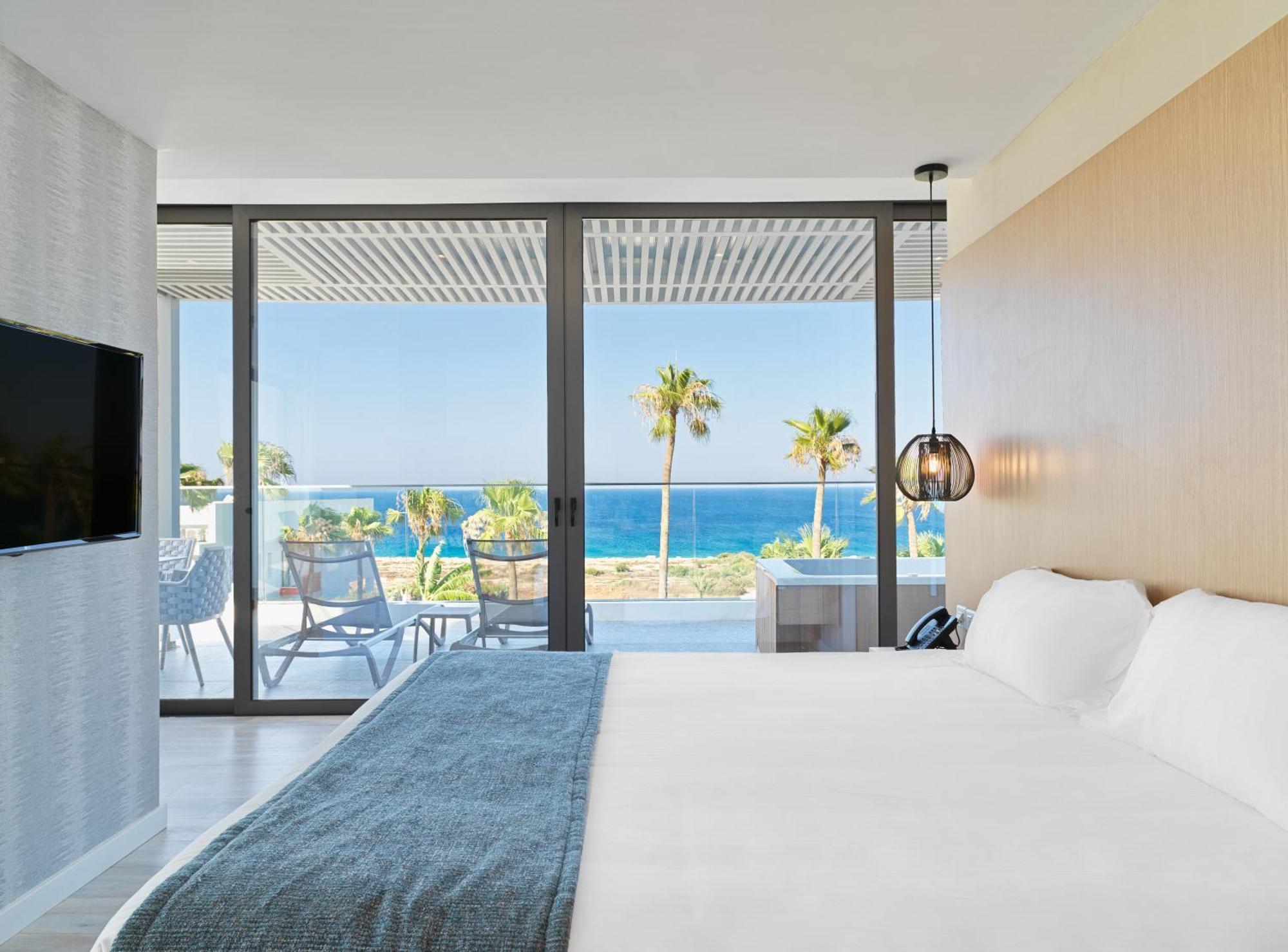 Leonardo Crystal Cove Hotel & Spa - Adults Only Протарас Стая снимка